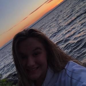 Meet your Posher, Chloe